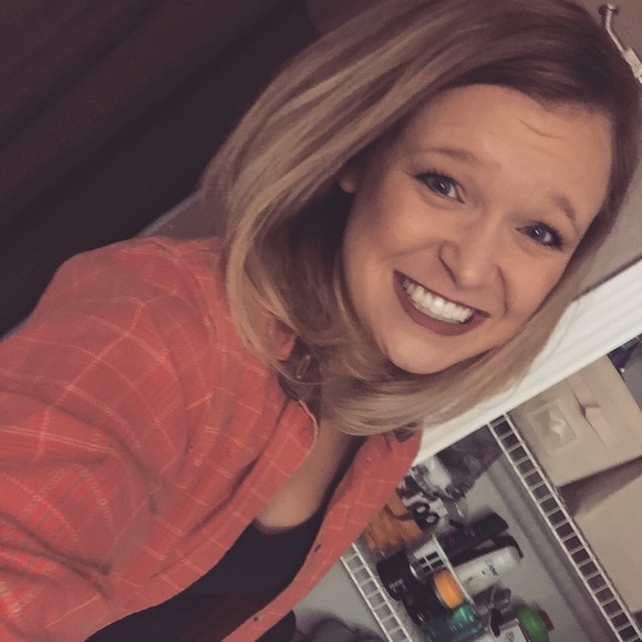 Meet your Posher, Kenzi - Picture 1 of 1